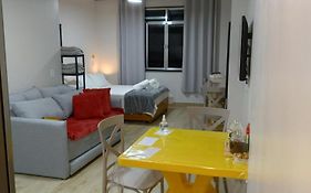 Studio novíssimo primeira quadra praia em Copacabana
